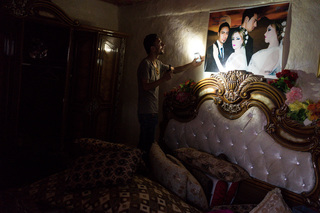 17/09/2016 - Dugure, Iraq: For the first time after 14 months Saadon Dawod visits the former home of his family and is here seen in the bedroom of his brother. 
